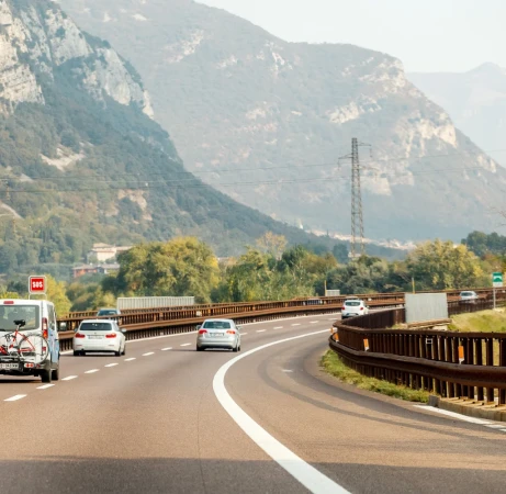 Mit dem Auto von Italien nach Kroatien reisen: Routen, Fähren und Visainformationen