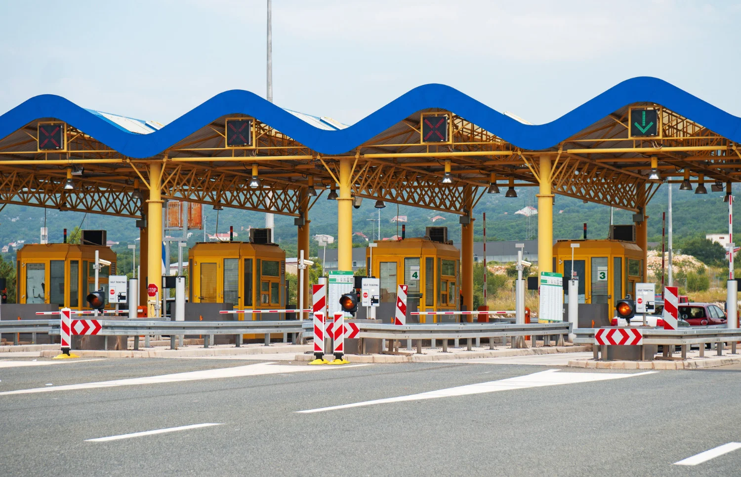 Cestarine su obavezne na većini glavnih autocesta u Hrvatskoj i njima upravlja HAK.