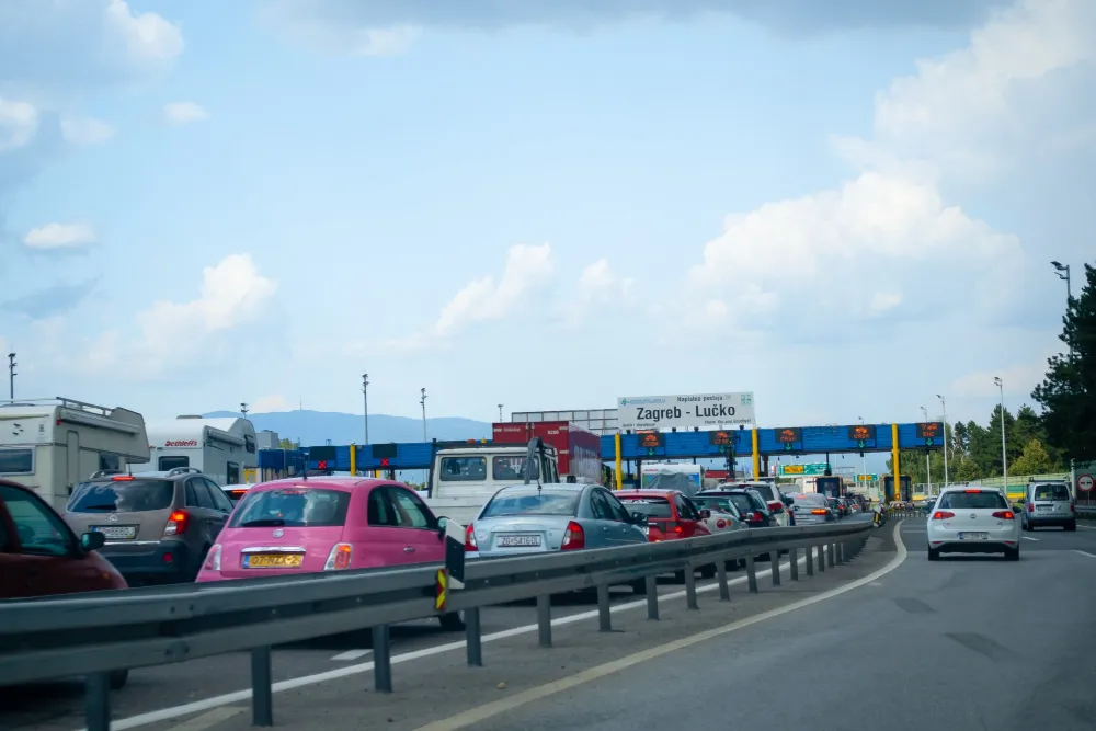 Da, este necesară o vinietă pentru a călători pe autostrada A1 în Croația.