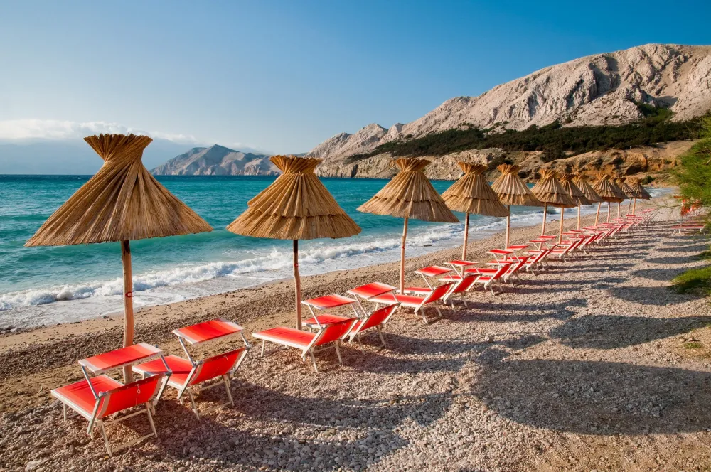 The town or village of Baska is located on the extreme south coast of the island.