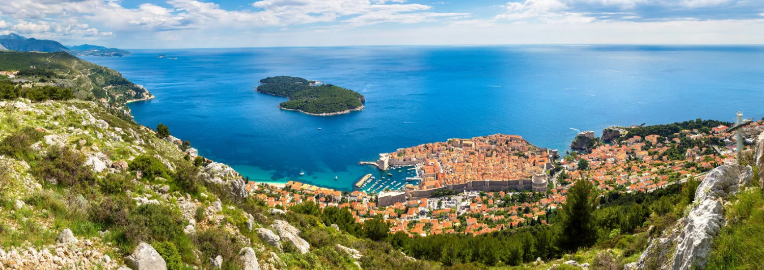 Dubrovnik na jugu Hrvaške je priljubljena zgodovinska destinacija